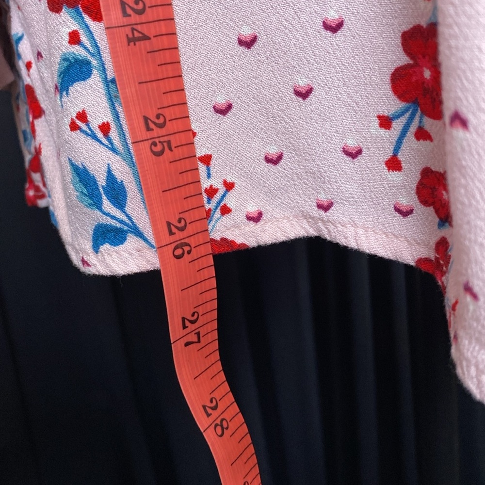 Old navy- red flower designed long sleeve pink shirt size L - Picture 4 of 6
